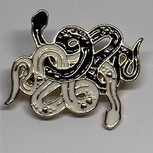 Snakes Ying Yang brooch lapel‎ pin backpack pin hat pin